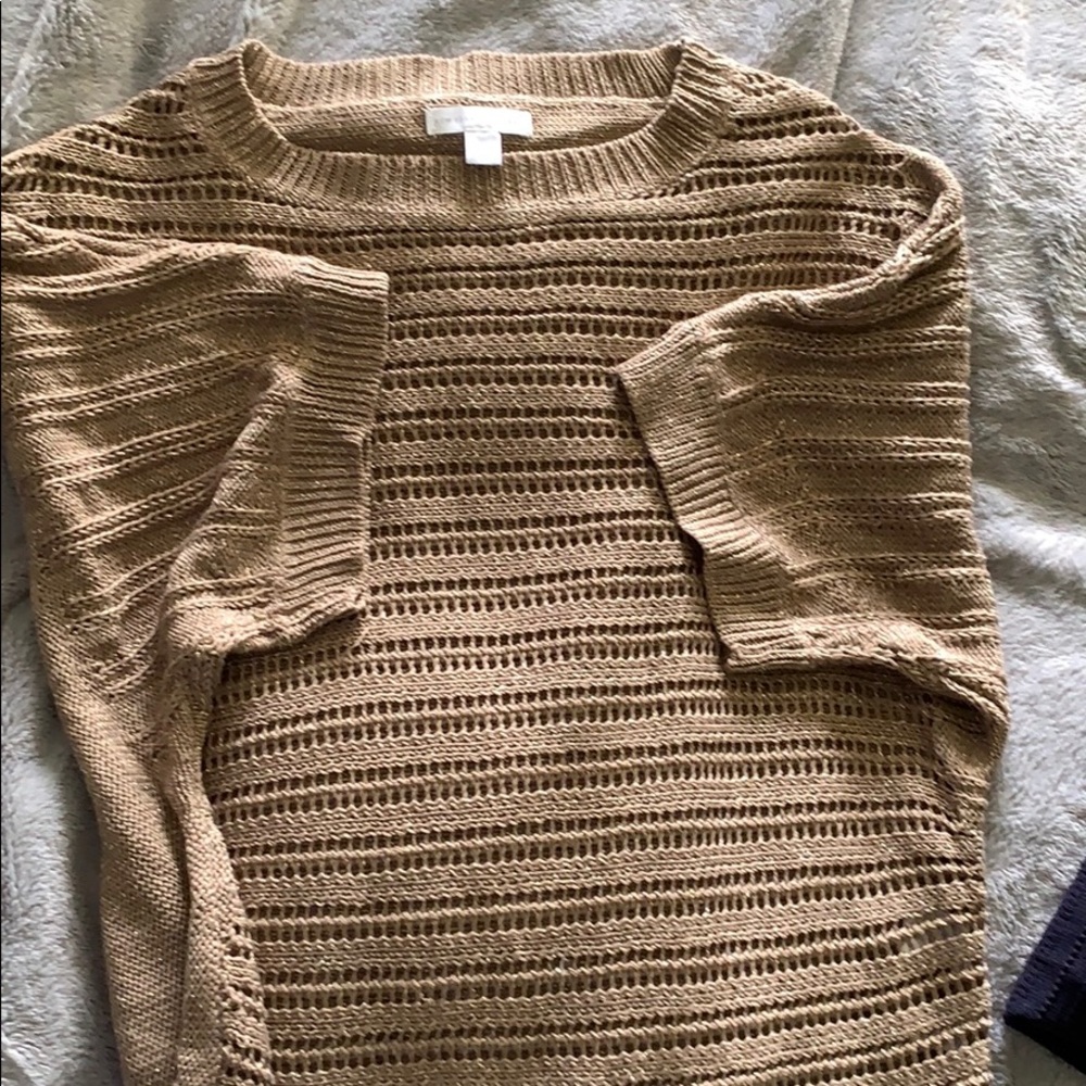 Short sleeve sweater